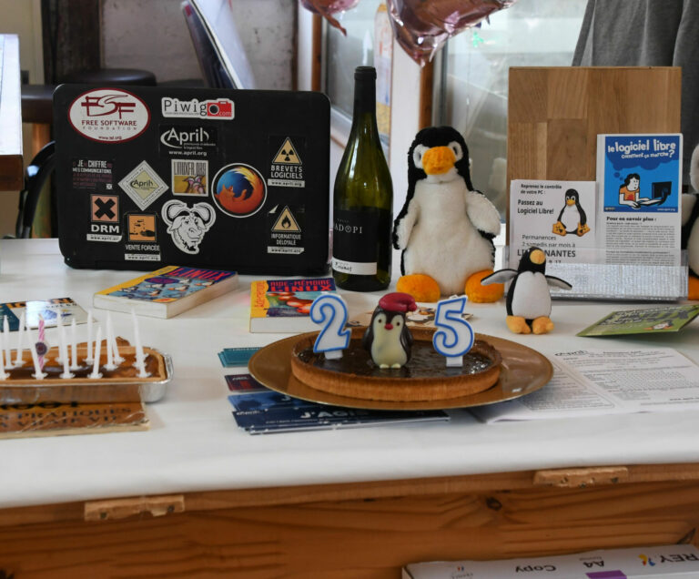 Anniversaire des 25 ans - Gateau 2 (CC-BY-NC-SA)